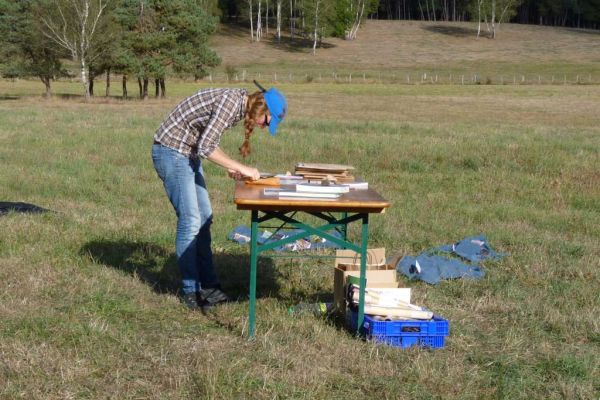 Le CPIE de Haute Auvergne intervenant sur le site du Marais du Cassan et de Prentegarde.